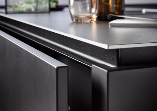 black glossy kitchen work top